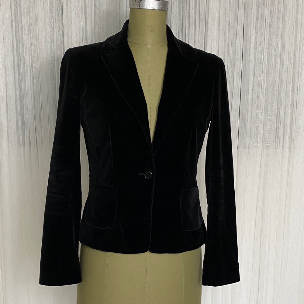Vtg 90’s Elegant Black Velvet Women's Blazer by BCBG MaxAzria Size 4